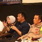 Caption : Kepala BP Batam, Muhammad Rudi, saat melakukan sosialisasi pengembangan Pulau Rempang bersama FKPD dan tokoh masyarakat.
