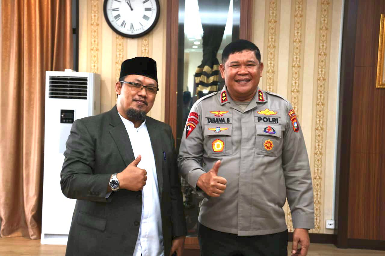 Ketum MUI Kepri Dr. Kh. Bambang Maryono, M.Pd., Bersama Kapolda Kepri Irjen. Pol. Drs. Tabana Bangun, M.Si