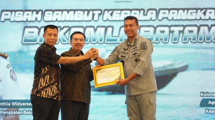 2025-02-19-hadiri-pisah-sambut-kepala-bakamla-batam-bp-batam-harapkan-koordinasi-dan-kolaborasi-terus-terjalin