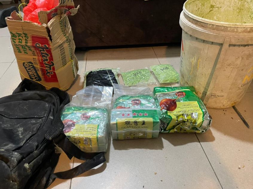 Polda Kepri ungkap peredaran narkotika jaringan internasional di Pulau Buru, Karimun, dengan barang bukti sabu dan ekstasi