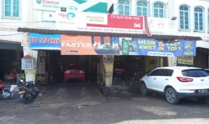 Autozone Jaya bengkel mobil di Pasar Tiban Center Batam dengan layanan lengkap dan mekanik berpengalaman