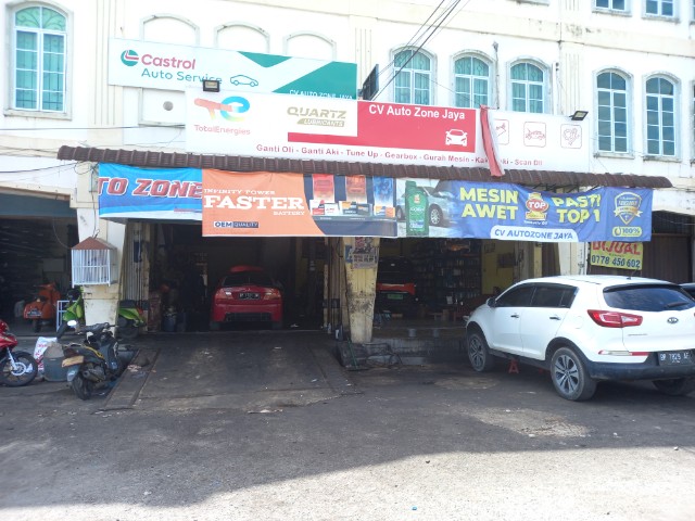 Autozone Jaya bengkel mobil di Pasar Tiban Center Batam dengan layanan lengkap dan mekanik berpengalaman